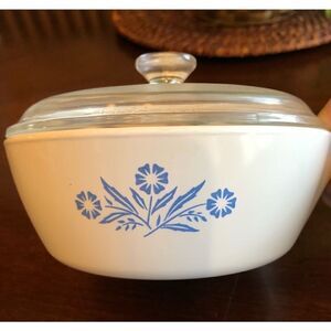 CORNING WARE - 🎉HP🎉 Vintage Cornflower 1-Pint Menuette Pan w/Lid & Handle.